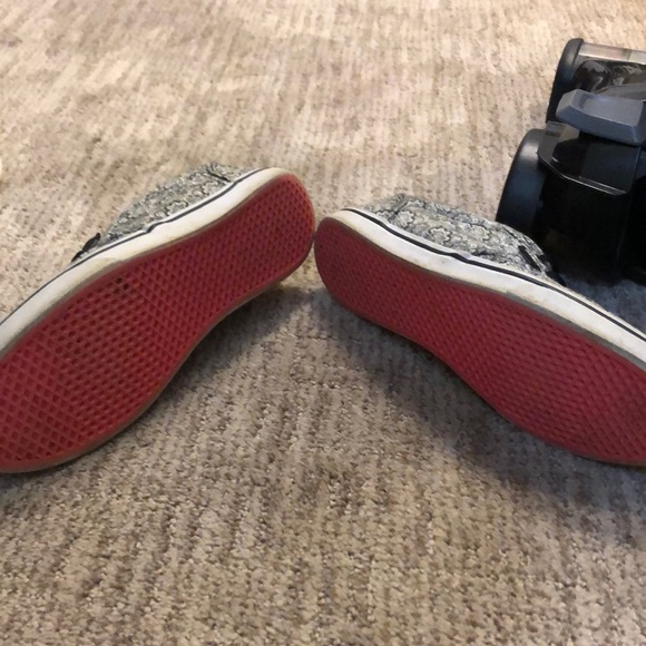 Vans - Picture 4 of 4